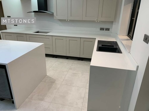 White quartz kitchen worktop - white,